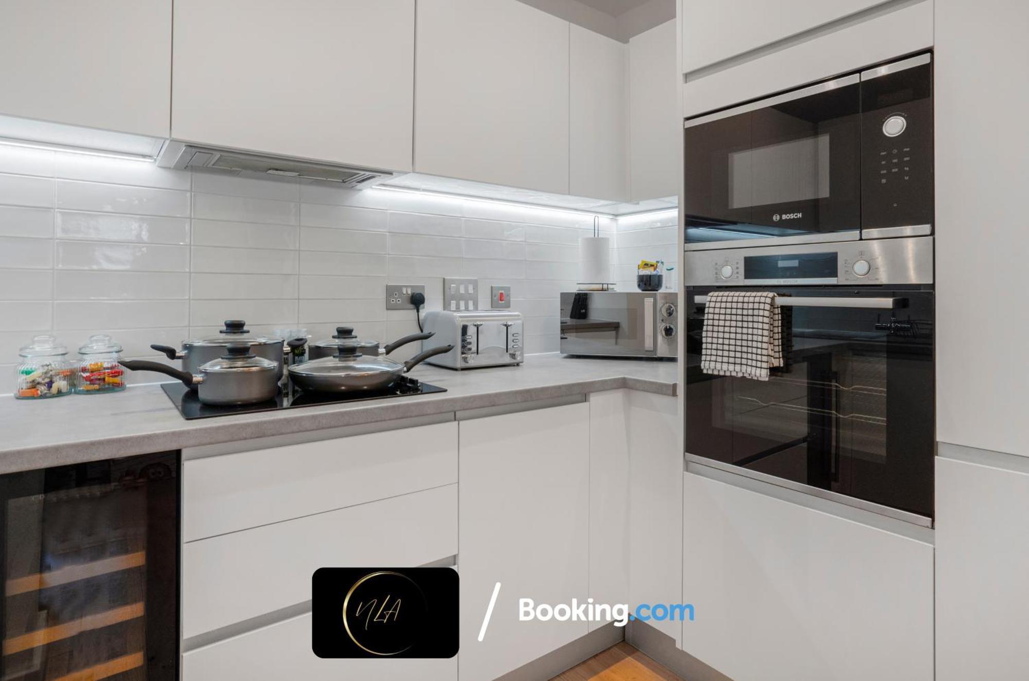 City Centre Apartment With Free Parking, 2 Bathrooms, Netflix And Wifi - Suitable For Contractors And Families - By Noor Luxury Accommodations バーミンガム エクステリア 写真