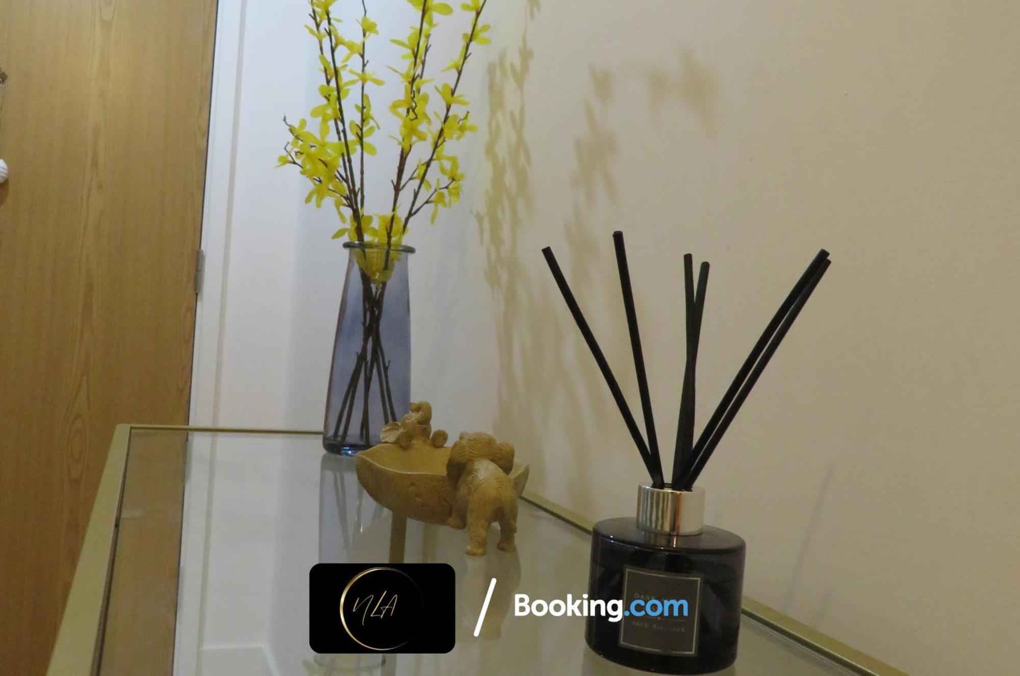 City Centre Apartment With Free Parking, 2 Bathrooms, Netflix And Wifi - Suitable For Contractors And Families - By Noor Luxury Accommodations バーミンガム エクステリア 写真