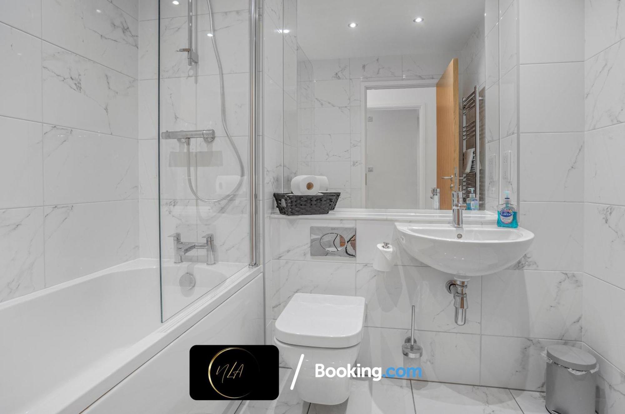 City Centre Apartment With Free Parking, 2 Bathrooms, Netflix And Wifi - Suitable For Contractors And Families - By Noor Luxury Accommodations バーミンガム エクステリア 写真