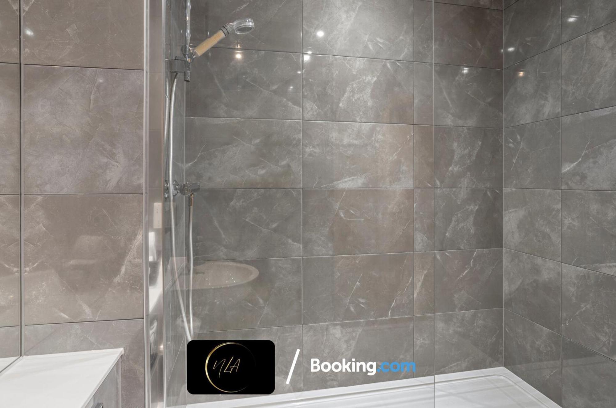 City Centre Apartment With Free Parking, 2 Bathrooms, Netflix And Wifi - Suitable For Contractors And Families - By Noor Luxury Accommodations バーミンガム エクステリア 写真