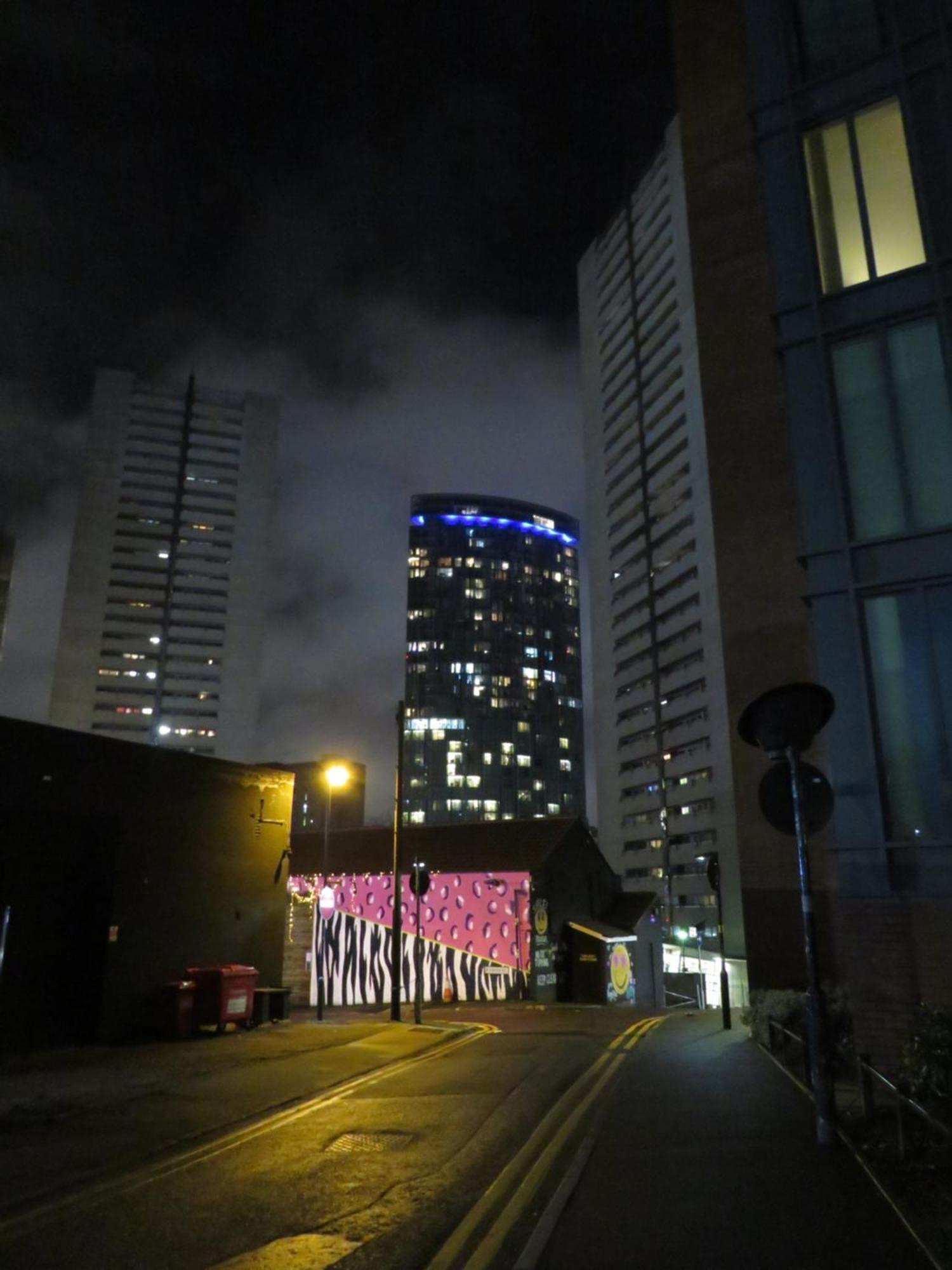 City Centre Apartment With Free Parking, 2 Bathrooms, Netflix And Wifi - Suitable For Contractors And Families - By Noor Luxury Accommodations バーミンガム エクステリア 写真